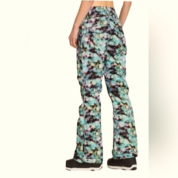 Under Armour M NWOT ski/snowboard pants.. impossible to photograph lol- pattern - Picture 1 of 14